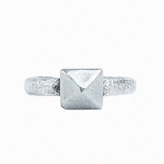 article 22 ashes stud ring at maeree